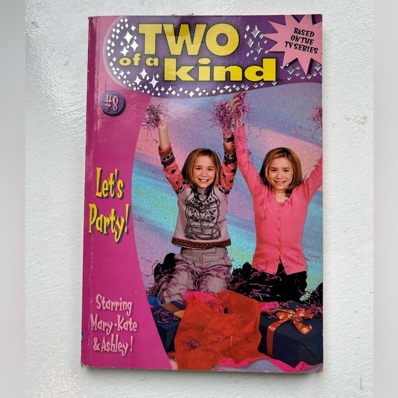 Mary Kate and Ashley books - Picture 2 of 4